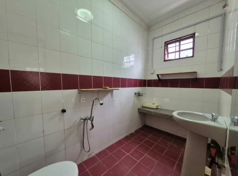 Rumah Teres 2 Tingkat untuk Dijual di Seksyen 7 (Kota Damansara) - Victor Liew - Bathroom - PropertyGuru.com.my
