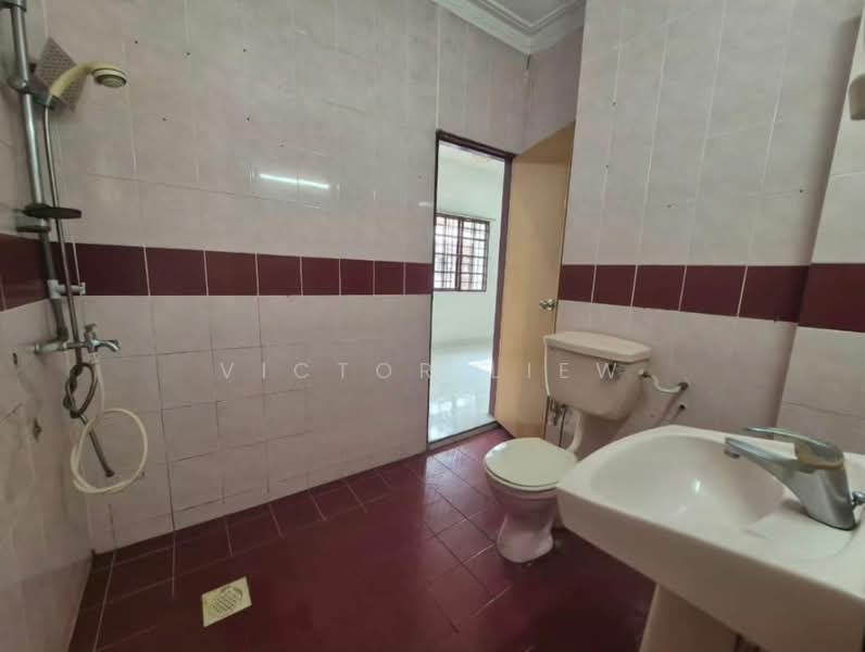 Rumah Teres 2 Tingkat untuk Dijual di Seksyen 7 (Kota Damansara) - Victor Liew - Bathroom - PropertyGuru.com.my