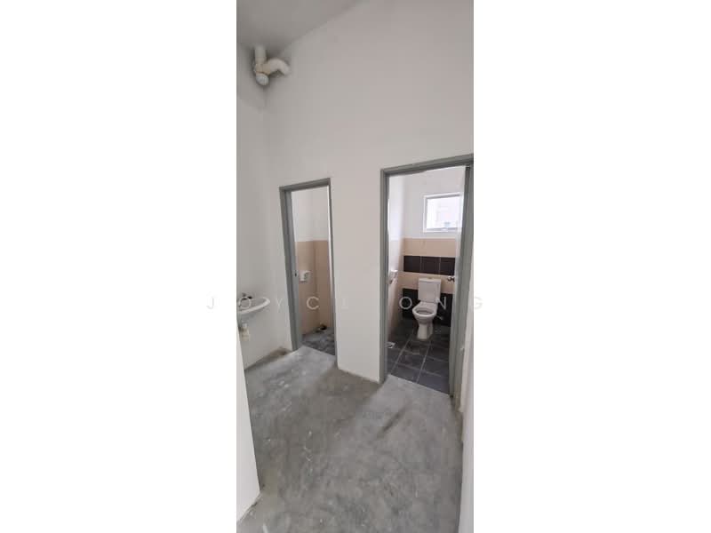 Semi-D Factory for Rent in Pusat Perindustrian Tanjung Pelepas (Gelang Patah) - Joyce Ong - Bathroom - PropertyGuru.com.my