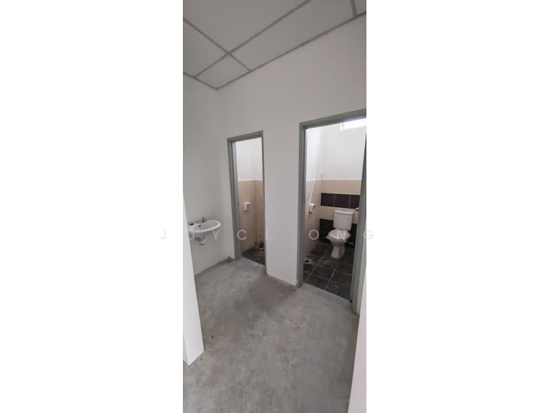 Semi-D Factory for Rent in Pusat Perindustrian Tanjung Pelepas (Gelang Patah) - Joyce Ong - Bathroom - PropertyGuru.com.my