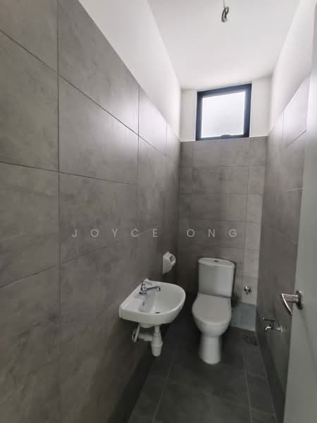 Kedai untuk Disewa di Taman Pelangi (Johor Bahru) - Joyce Ong - Bathroom - PropertyGuru.com.my