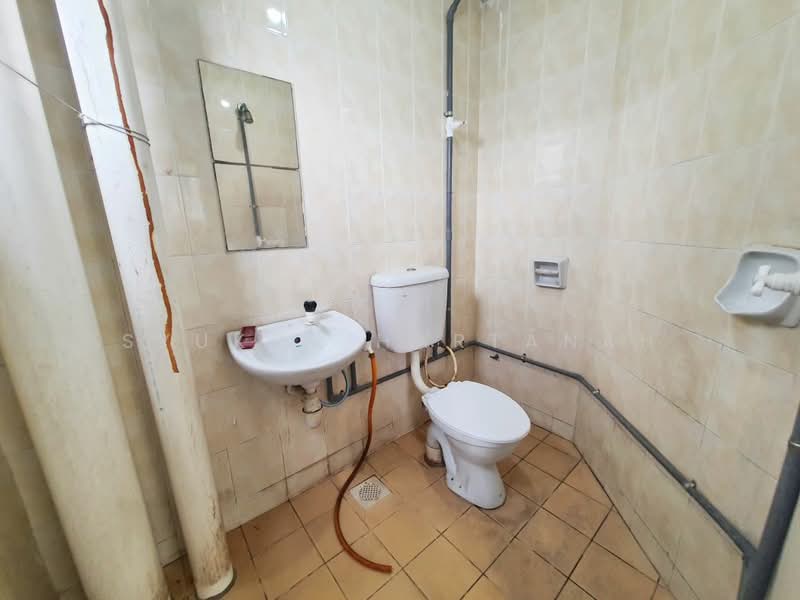 Pangsapuri untuk Dijual di Seri Ixora Apartment - Syukor Hartanah - Bathroom - PropertyGuru.com.my