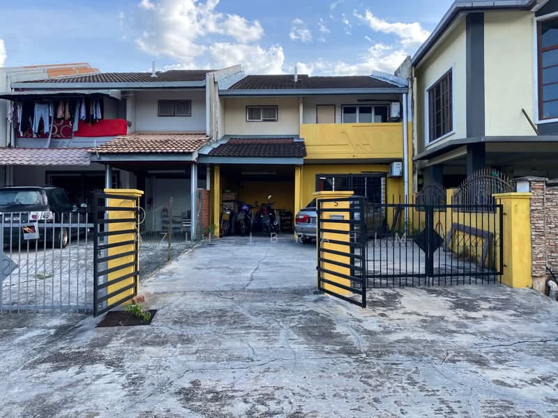 Rumah Teres 2 Tingkat untuk Dijual di Bandar Baru Bangi (Selangor) - Azli Ibrahim - Exterior - PropertyGuru.com.my