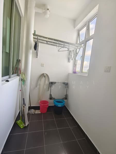 Service Residence for Sale at Pangsapuri Tanah Emas (Golden Sands) - Azlan Ismail aiproperty - Interior - PropertyGuru.com.my