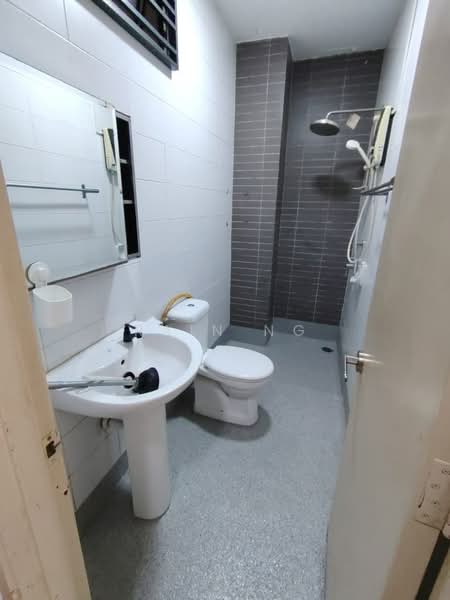 Service Residence for Sale at Palazio - Rain Ng - Bathroom - PropertyGuru.com.my