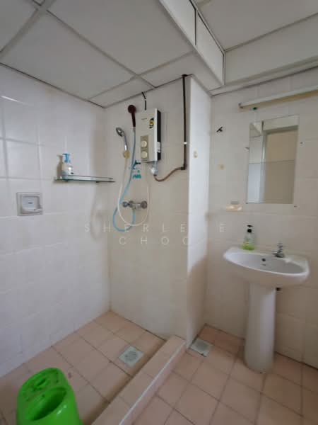 Condominium for Rent at Marina Bay Condominium - Sherlene Choo - Bathroom - PropertyGuru.com.my