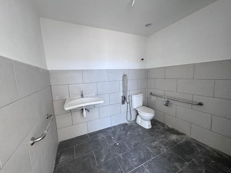 Semi-D Factory for Rent in NCT Smart Industrial Park (Sepang) - Peggy Chong - Bathroom - PropertyGuru.com.my