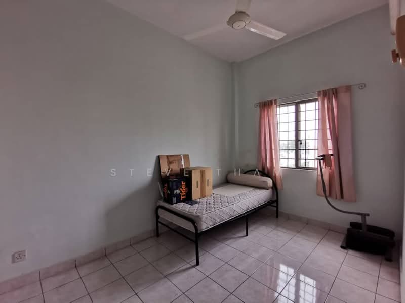 Pangsapuri untuk Dijual di Pangsapuri Lotus (Teratai) - Steve Tham - Bedroom - PropertyGuru.com.my