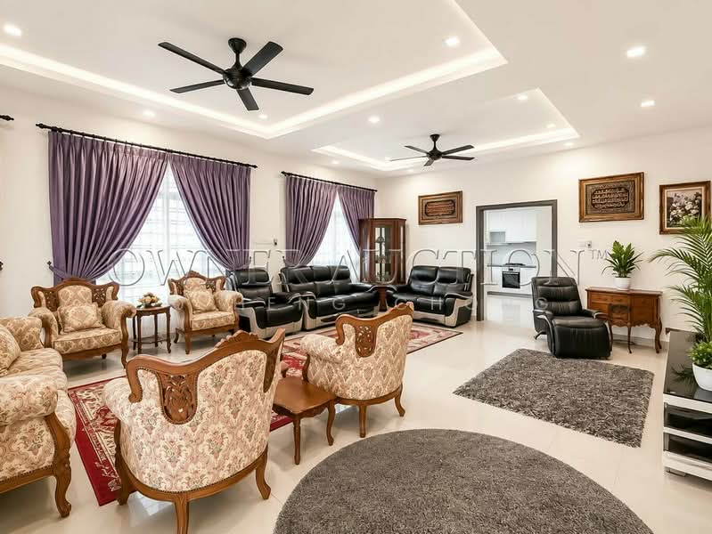 Cluster House for Sale in Taman Pulai Hijauan (Skudai) - Fu Heng Chong - Living Room - PropertyGuru.com.my