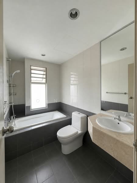 Servis Apartment untuk Disewa di Birch Regency @ Penang Times Square - Joanne Liw - Bathroom - PropertyGuru.com.my