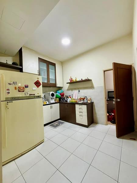 Cluster House for Sale in Taman Gaya (Ulu Tiram) - Iden Tan - Kitchen - PropertyGuru.com.my