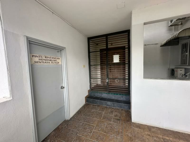 Condominium for Sale at Marina Bay Condominium - Alex Ho - Corridor - PropertyGuru.com.my