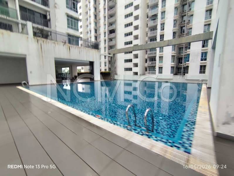 Pangsapuri untuk Dijual di Aliff Avenue (Dwi Alif) - Fu Heng Chong - Pool - PropertyGuru.com.my