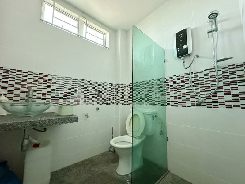 Semi-Detached House for Sale in Ujong Pasir (Melaka) - Vinc Pheng - Bathroom - PropertyGuru.com.my