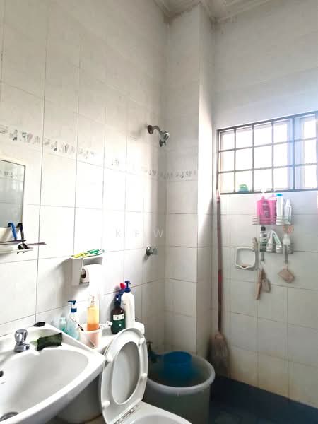 2-storey Terraced House for Sale in Taman Mutiara Subang (Shah Alam) - Kew . - Bathroom - PropertyGuru.com.my