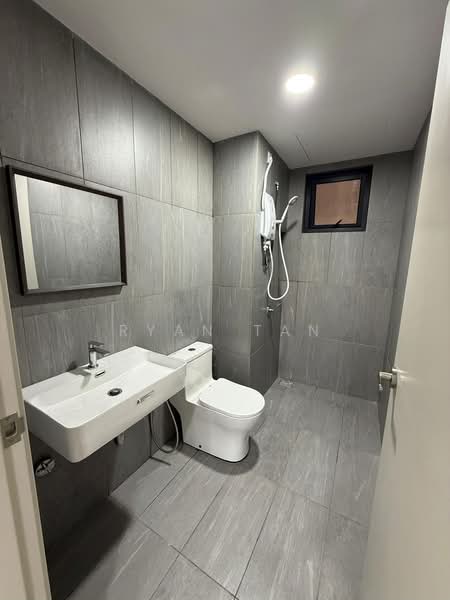Servis Apartment untuk Disewa di Savvy @ Riana Dutamas - Ryan Tan - Bathroom - PropertyGuru.com.my