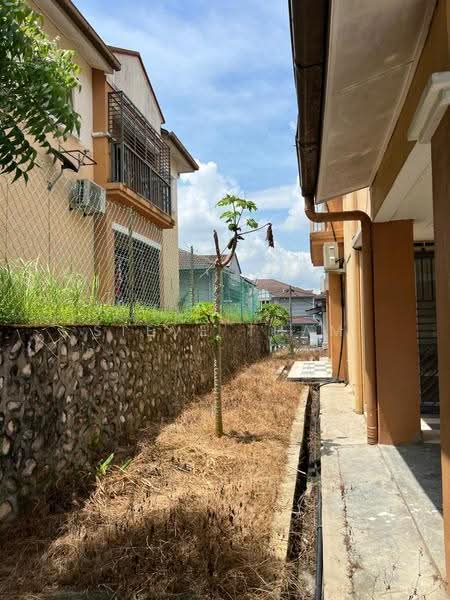 Rumah Berkembar untuk Disewa di Bandar Putra Permai (Seri Kembangan) - Steve Tham - Exterior - PropertyGuru.com.my