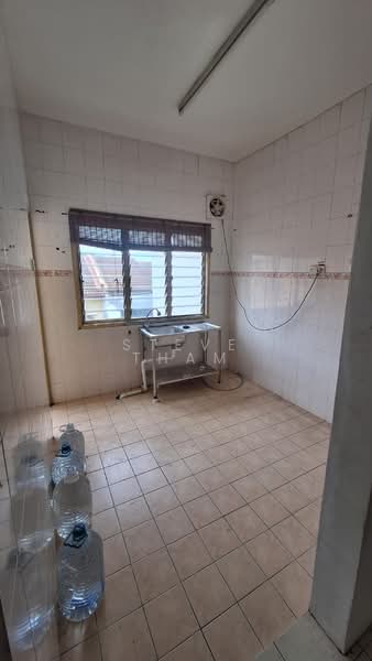 2.5-storey Terraced House for Sale in Bandar Putra Permai (Seri Kembangan) - Steve Tham - Kitchen - PropertyGuru.com.my