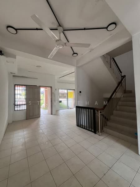 2.5-storey Terraced House for Sale in Bandar Putra Permai (Seri Kembangan) - Steve Tham - Entrance - PropertyGuru.com.my