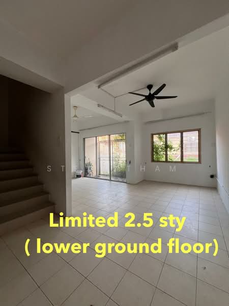 2.5-storey Terraced House for Sale in Bandar Putra Permai (Seri Kembangan) - Steve Tham - Living Room - PropertyGuru.com.my