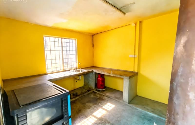 2-storey Terraced House for Sale in Taman Puncak Jalil (Seri Kembangan) - Steve Tham - Kitchen - PropertyGuru.com.my