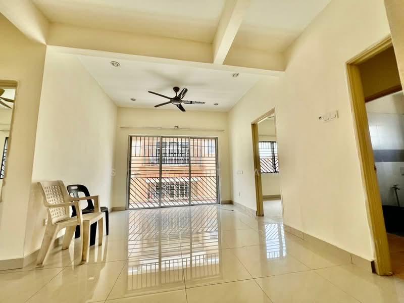 Semi-Detached House for Sale in Bandar Putra Permai (Seri Kembangan) - Steve Tham - Living Room - PropertyGuru.com.my