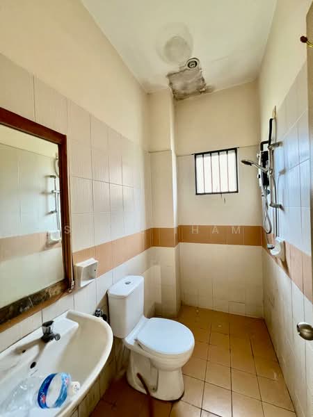 Semi-Detached House for Sale in Bandar Putra Permai (Seri Kembangan) - Steve Tham - Bathroom - PropertyGuru.com.my