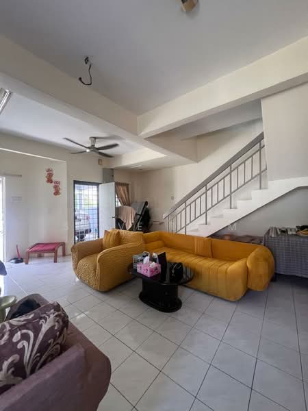 2-storey Terraced House for Sale in Bandar Putra Permai (Seri Kembangan) - Steve Tham - Living Room - PropertyGuru.com.my