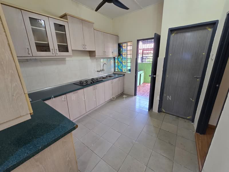 1-storey Terraced House for Sale in Taman College Heights (Sikamat) - Azrul Othman - Kitchen - PropertyGuru.com.my