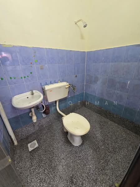 1-storey Terraced House for Sale in Taman College Heights (Sikamat) - Azrul Othman - Bathroom - PropertyGuru.com.my
