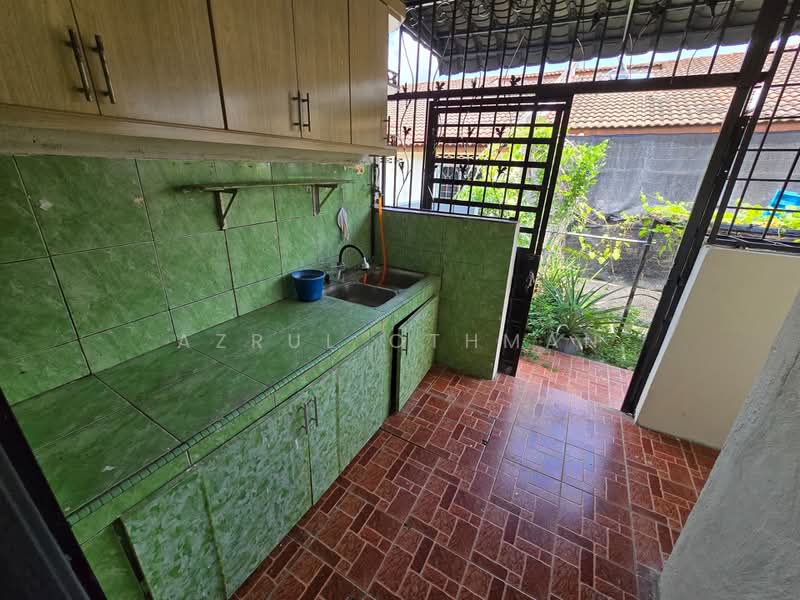 1-storey Terraced House for Sale in Taman College Heights (Sikamat) - Azrul Othman - Kitchen - PropertyGuru.com.my