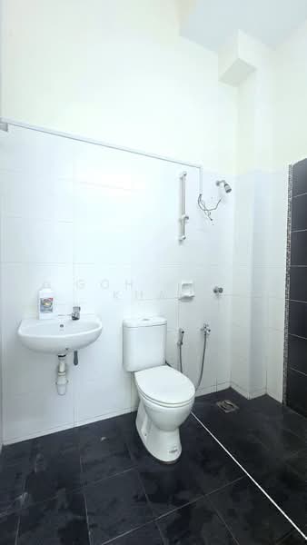 Semi-Detached House for Rent in Taman Bukit Katil Damai (Bukit Katil) - Goh Jun Khai - Bathroom - PropertyGuru.com.my