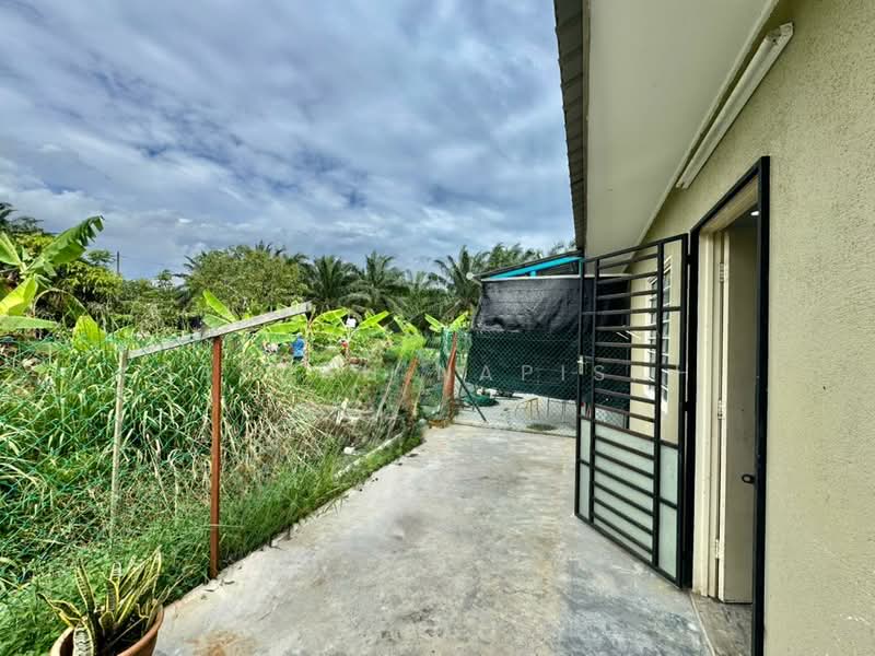 Rumah Teres untuk Disewa di Senggarang (Johor) - Saedah Napisah - Exterior - PropertyGuru.com.my