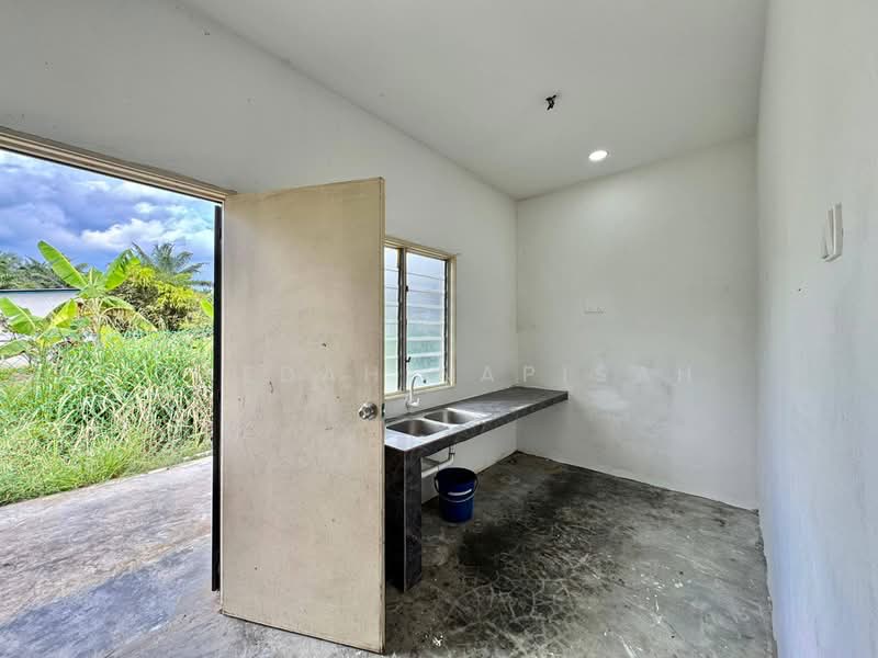 Rumah Teres untuk Disewa di Senggarang (Johor) - Saedah Napisah - Kitchen - PropertyGuru.com.my