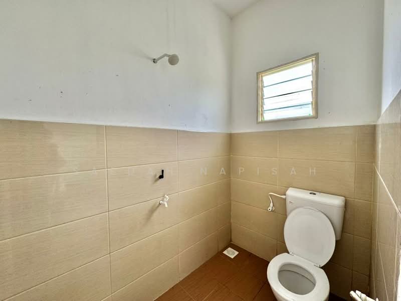 Rumah Teres untuk Disewa di Senggarang (Johor) - Saedah Napisah - Bathroom - PropertyGuru.com.my