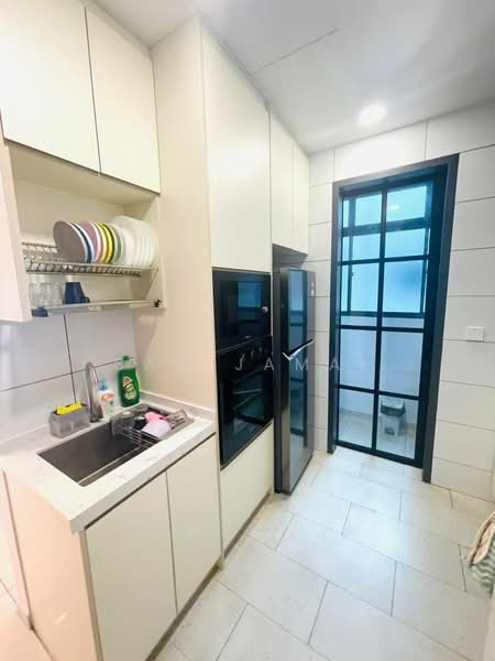 Kondominium untuk Disewa di The Valley Residences @ SkySierra - Sam Jamal - Kitchen - PropertyGuru.com.my