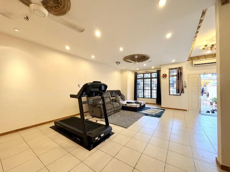 Rumah Teres 2 Tingkat untuk Dijual di Sepang (Selangor) - Mohd Aizat Saiful Bahri - Living Room - PropertyGuru.com.my