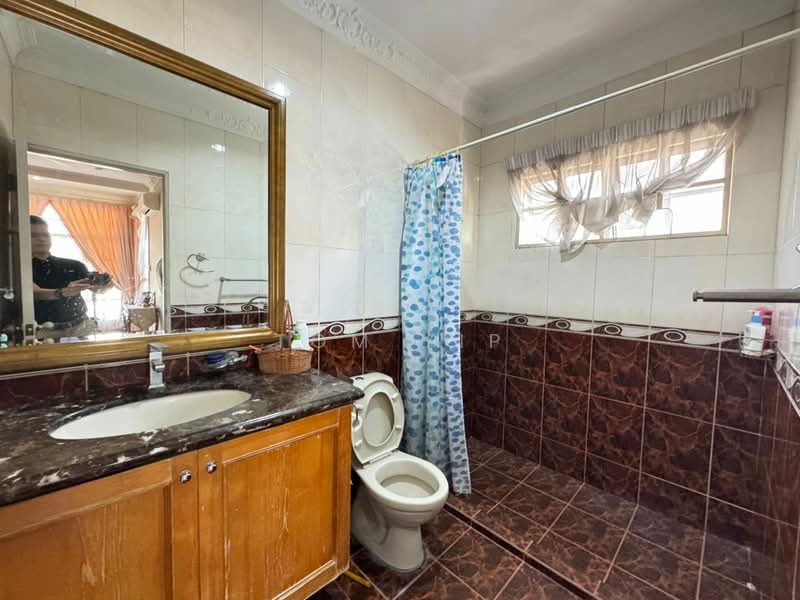 Bungalow for Sale in Bandar Country Homes (Rawang) - Tom Yip - Bathroom - PropertyGuru.com.my