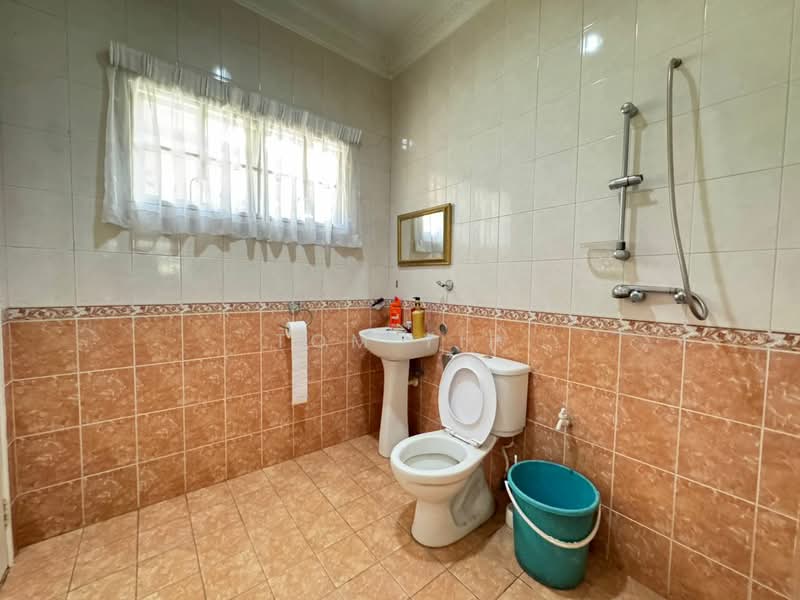 Bungalow for Sale in Bandar Country Homes (Rawang) - Tom Yip - Bathroom - PropertyGuru.com.my