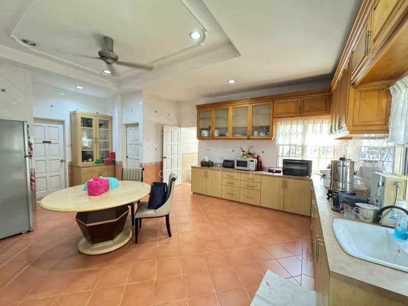 Bungalow for Sale in Bandar Country Homes (Rawang) - Tom Yip - Kitchen - PropertyGuru.com.my