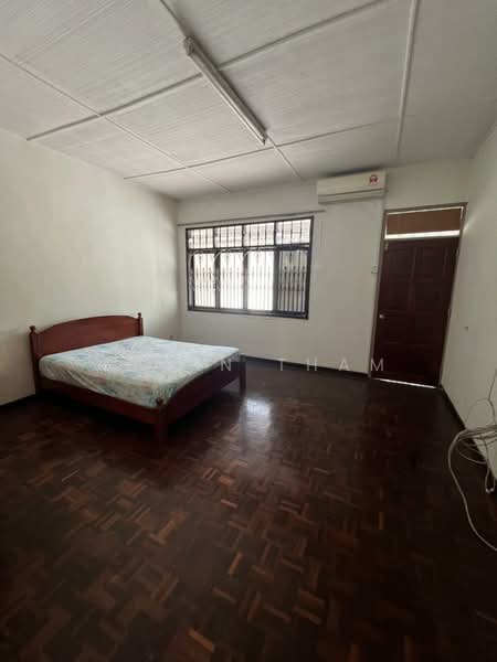 2-storey Terraced House for Sale in Taman Overseas Union (Taman Oug) (Jalan Klang Lama (Old Klang Road)) - Gavin Tham - Bedroom - PropertyGuru.com.my
