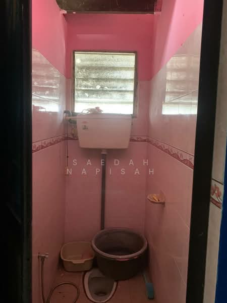 Rumah Teres untuk Dijual di Taman Murni (Batu Pahat) - Saedah Napisah - Bathroom - PropertyGuru.com.my