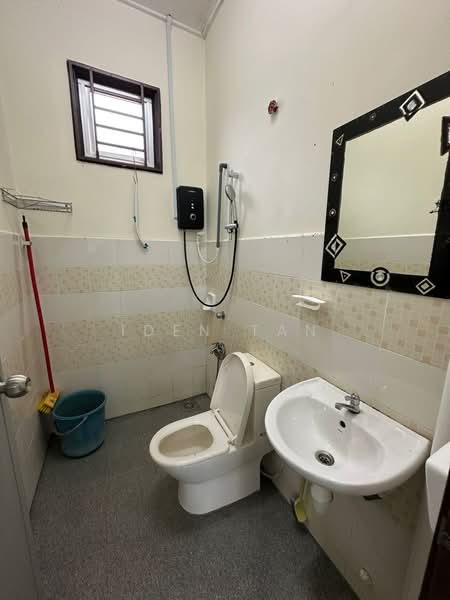 1-storey Terraced House for Sale in Bandar Putra (Kulai) - Iden Tan - Bathroom - PropertyGuru.com.my