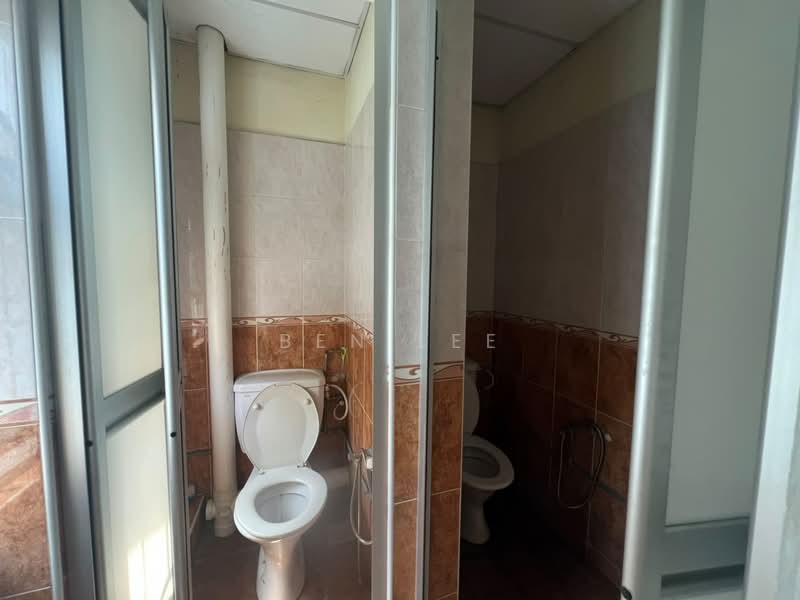 Terrace Factory for Rent in Taman Perindustrian Bayan Lepas (Bayan Lepas) - Ben Lee - Bathroom - PropertyGuru.com.my
