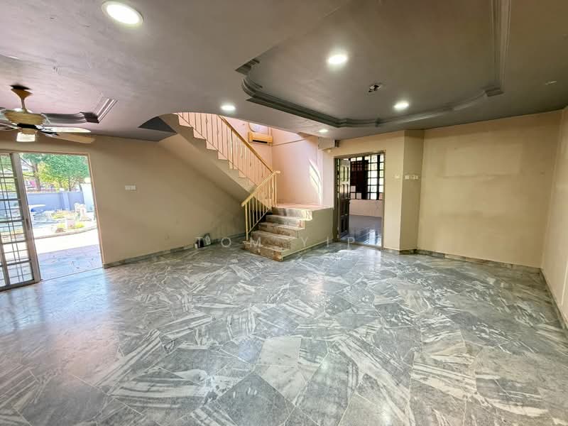 Rumah Teres 2 Tingkat untuk Dijual di Seksyen 6 (Kota Damansara) - Tom Yip - Living Room - PropertyGuru.com.my