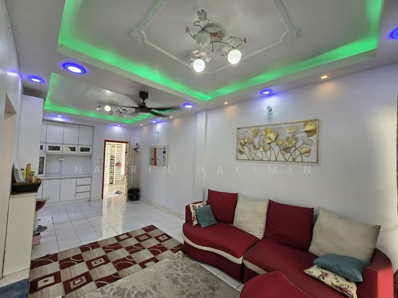 Rumah Flat untuk Dijual di Birchwood Court - Nazrin Hakimin - Living Room - PropertyGuru.com.my