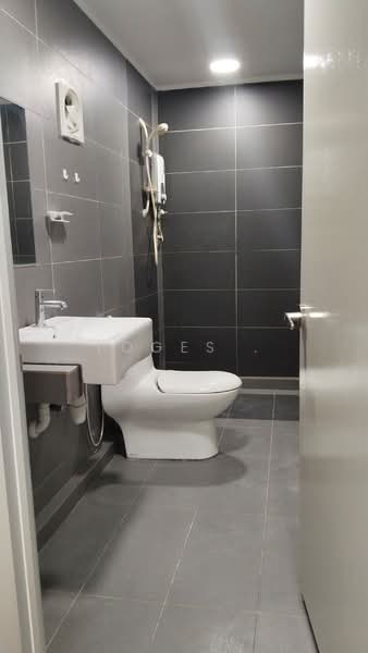 Kondominium untuk Dijual di Arte Subang West - Loges . - Bathroom - PropertyGuru.com.my