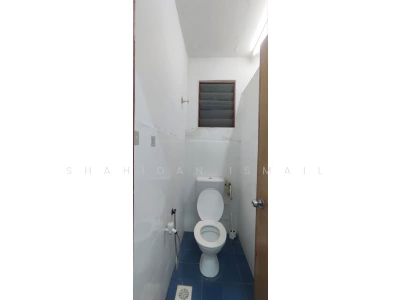 Rumah Teres 2 Tingkat untuk Dijual di Taman Budiman (Banting) - Shahidan Ismail - Bathroom - PropertyGuru.com.my