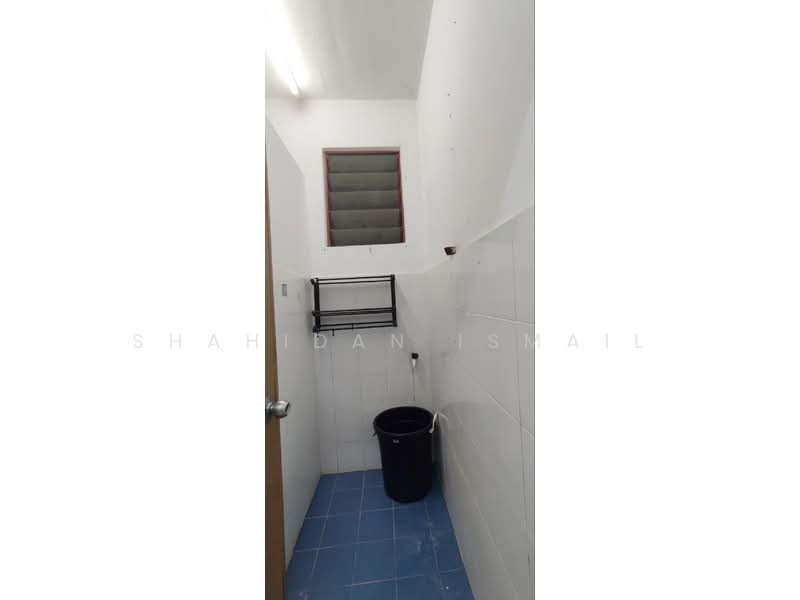 Rumah Teres 2 Tingkat untuk Dijual di Taman Budiman (Banting) - Shahidan Ismail - Bathroom - PropertyGuru.com.my