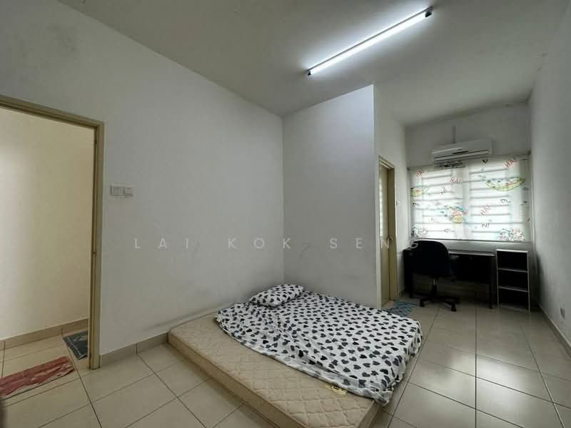 Rumah Teres 2 Tingkat untuk Dijual di Taman Seri Austin (Tebrau) - Lai Kok Seng - Bedroom - PropertyGuru.com.my